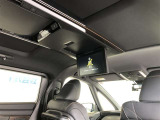 後席フリップダウンモニター(V12T-R72C)搭載!ロングドライブも快適な室内空間をご堪能下さい!
