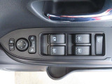電動格納ミラーあり。駐車の時に便利です。パワーウインドウも付いてます。