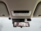 スマートルームミラーは室内の荷物などで後方の視界が遮られても、カメラの映像を直接ルームミラーに表示することができ、視界を確保できます。