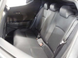 中古車をキレイで気持ちよくお乗りいただけるよう、エンジンルームからシートを外した洗浄まで、目に見えない部分も徹底的に洗浄しています!
