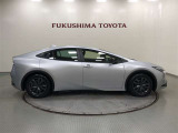 【まるごとクリーニング】シートを取り外し、車内を徹底洗浄。隅々まで丁寧に仕上げています。