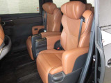 ゆとりある広々とした車内空間は、ドライブを始め買い物やレジャーなど、幅広く活躍します。一人でもみんなとでもお出かけを楽しみましょう!