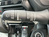 雨天時でもクリアな視界を確保できるワイパーレバー。操作も簡単で、安全な運転をサポートします。視界を良好に保ち、快適なドライブに貢献します。
