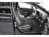 運転席も気になる大きなダメージが少なく綺麗な状態が保たれております!