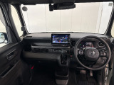 見通しの良い運転席回りとなっておりますので安心して運転をして頂けます!窓が大きいので明るく開放的な室内です