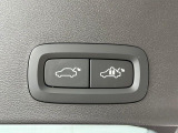 【パワーバックドア】スマートキーや運転席のボタンを押すだけでリアゲートが自動で開閉します!荷物を持っている時や、高い位置にあるバックドアを閉める際に便利な機能です。