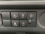 アイドリングストップ機能がついているので、停車時にエンジンを止めて燃料消費を抑えます。環境にもお財布に優しいですね♪