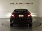 すべての光源をフルLED化した大型ヘッドランプ!フロント・リヤともにワイド感を感じるデザイン!リヤコンビネーションランプは「シーケンシャルターンランプ」になっており、後方からの非視認性も高めています!