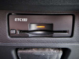 スッキリと収まったETC2.0ユニット。 やはり便利さからマストアイテムになってきましたね。