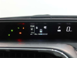 とっても見やすいメーターです。夜間時はラグジュアリーな気分にさせてくれる照明が魅力ですので、夜のドライブも楽しみになりますよ♪