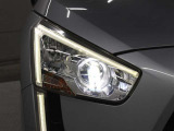 消費電力の少ないLEDヘッドランプを採用。豊かな光質と、自然光に近い光質で、夜間のドライブの安全をサポートします。