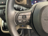 ステアリングにオーディオ操作スイッチが付いています。オーディオ画面に直接タッチしなくても操作が出来ますので、運転に集中できます。