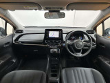 運転席周辺の様子です☆ オーディオ周りやメーター類の位置など、ご確認下さいね♪