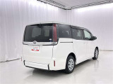 広々とした車内空間に優れた燃費性能。更にデザインも上質で人気のお車です!
