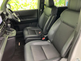 運転しやすい配置で、操作性も抜群。長距離運転でも疲れにくく、快適なドライブをサポートします。