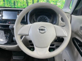 インテリアに合わせたデザインのステアリングは、運転される方のことも考え、運転しやすい形状、大きさです。是非一度、実際に触ってお確かめください。
