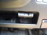 ETCは運転席の下側に装備されています