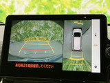 駐車時の安全性を高めるバックモニター。周囲の状況を分かりやすく表示し、狭い場所でもスムーズな駐車をアシストします。運転に自信がない方にもおすすめです。