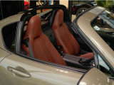 神戸マツダ神戸西インター店は、通常ディーラー+&alpha;の次世代型店舗としてROADSTER EXPERIENCE SPACEの冠を掲げ、「いつでも・誰でも・気軽に会いに行ける」ロードスターUカー専門店。