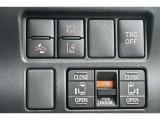 両側パワースライドドア付きだから、狭い駐車スペースなどでの乗り降りラクラク♪小さなお子さまのいるご家庭には嬉しい装備です。