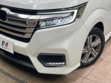 【LEDヘッドライト】悪天候や夜間走行時も良好な視界を確保し安心して運転できる高輝度LEDヘッドライトを装備!点灯速度が早く、消費電力も抑えられています。