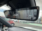 後方のカメラ映像をミラーに映し出す「デジタルインナーミラー」を装備!たくさんの荷物や同乗者がいても、クリアで遮るもののない後方視界を確保できます。