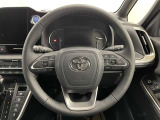 快適な操作性の運転席、ハンドルも綺麗に清掃済みです!もちろん安全を守るエアバッグも装備しているので安心してお乗りいただけます(^^)
