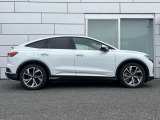 取り回しの良いショートオーバーハングとロングホイールベースのプロポーションにより、コンパクトSUVでありながら高い居住性を確保。デザイン性と実用性の両方を兼ね備えています。