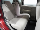 リアシートも足もとが広いので、車内全員がゆったりお過ごしいただけます!!