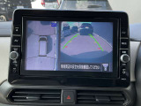 アラウンドビューモニター搭載。上から見下ろしたように液晶に映るのでスムーズな駐車をサポートします。