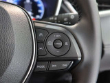 アダプティブクルーズコントロール機能付きです。走行中に先行車の様子を検知しながら、設定した車速の範囲内で先行車との距離のキープを支援します。詳細は販売店スタッフまでおたずねください。