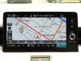 ★地図画面★地図上の文字や記号など細かい表示も鮮明に映し出します。また、スマートフォンのような操作が可能なタッチパネルを採用し、ボタンを探すことなく直感的に操作できます!