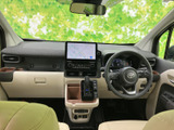 運転席からの視界を補完し、後方確認をサポート。安全な運転に貢献します。周囲の状況を把握しやすく、駐車も楽に行えます。