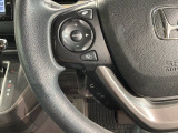 ステアリングにオーディオ操作スイッチが付いています。オーディオ画面に直接タッチしなくても操作が出来ますので、運転に集中できます。