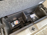 車載工具一式と、パンク補修キット、エアーコンプレッサーです。