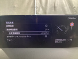 フォワードセンシングカメラで認識した交通標識をディスプレイに表示し、交通標識の見落とし防止を図り、安全運転を支援します。