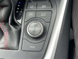 シーンに応じた走りを引き出すドライブモード&悪路対応の切替スイッチを完備。街乗りからアウトドア・悪路まで幅広く対応します!