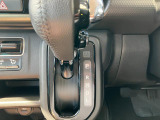シフトノブの位置も最適配置なので、ラクな姿勢で、快適に運転できます。