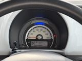 視認性の高いメーター類で、運転に必要な情報を一目で確認できます。運転に集中できる、シンプルで機能的なデザインです。