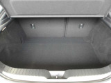 日常の使用に十分な広さの荷室です♪簡単な操作でシートアレンジもできます♪