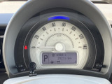 視認性の高いメーター類で、運転に必要な情報を的確に把握できます。走行距離表示も大きく、一目で確認可能です。運転に集中できる環境です。