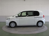 左側スライドドア1枚という車の草分け。トヨタが遊び心と実用性を実現させたオリジナリティ高いサイドビューです。