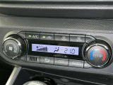 オートエアコン付きなので一度、気温を設定すれば自動的に過ごし易い温度に調整してくれますよ。 車内をいつでも快適空間にしてくれます。