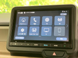 多彩な機能を備えたモニターで、快適なカーライフを実現。様々な情報を一目で確認できます。
