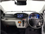 オシャレなインテリアで運転する気分も盛り上がりますよね^^