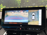 【パノラミックビューモニター】専用のカメラにより、上から見下ろしたような視点で360度クルマの周囲を確認することができます☆死角部分も確認しやすく、狭い場所での切り返しや駐車もスムーズに行えます。
