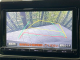 【バックカメラ】駐車時に後方がリアルタイム映像で確認できます。大型商業施設や立体駐車場での駐車時や、夜間のバック時に大活躍!運転スキルに関わらず、今や必須となった装備のひとつです!