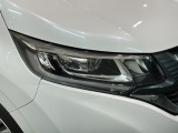 LEDヘッドライトは、点灯の瞬間から最大光量を発揮し、突然暗くなるトンネルなどでの安定感を高めます。
