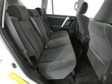 後部座席も当然、綺麗・清潔に仕上げております。内装の綺麗なお車は気持ちが良いですね。