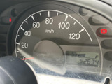 走行距離や速度など、運転に必要な情報をひと目で確認できます。視認性の高いメーターで、安全運転をサポートします。丁寧なメンテナンスが伺えます。